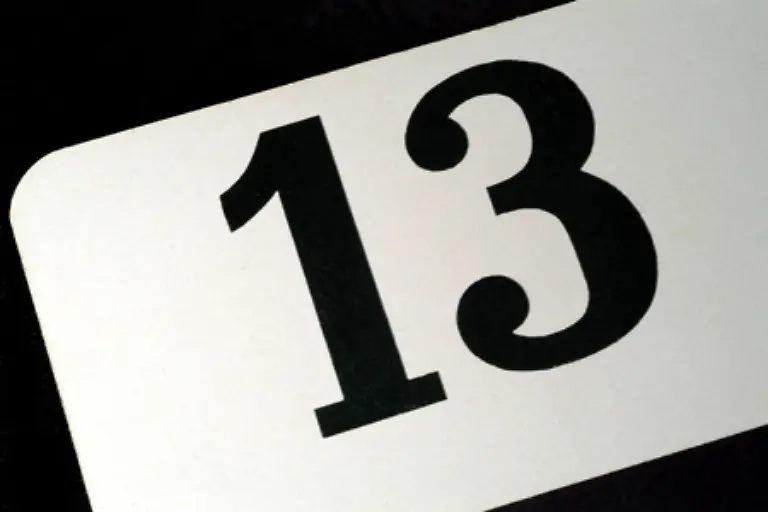 Die-13-ist-nicht-nur-eine-Zahl-sie-ist-ein-Symbol-Gerne-wird-sie-deshalb-als-Glueckszahl-bezeichnet-doch-die-Statistik-sagt-etwas-anderes-sie-ist-zurzeit-die-am-seltensten-gezogene-Zahl