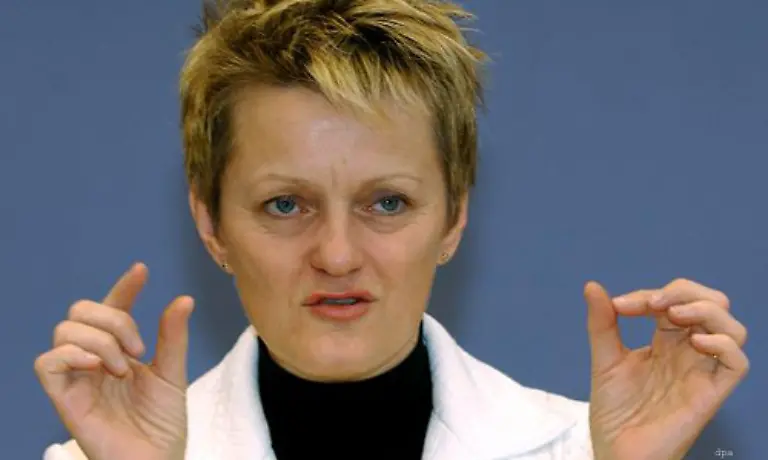 Die-Gruenen-Fraktionsvorsitzende-Renate-Kuenast-findet-kein-bisschen-Gutes-an-der-Ausarbeitung-Aus-Merkels-Meisterstueck-ist-das-Dokument-ihres-Scheiterns-geworden-Der-Fonds-ist-tot-2009-darf-man-davon-ausgehen-dass-es-die-grosse-Koalition-sehr-wahrscheinlich-nicht-mehr-geben-wird