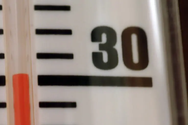 30-Grad-koennen-Sie-das-ganze-Jahr-haben-wenn-Sie-die-35-Millionen-abraeumen-Und-dazu-vielleicht-noch-eine-kleine-Fussballmannschaft-kaufen-dann-kann-der-Sommer-2006-fuer-immer-andauern-Die-30-macht-auf-dem-Lottoschein-sicher-keine-schlechte-Figur-und-wurde-seit-12-Wochen-nicht-gezogen