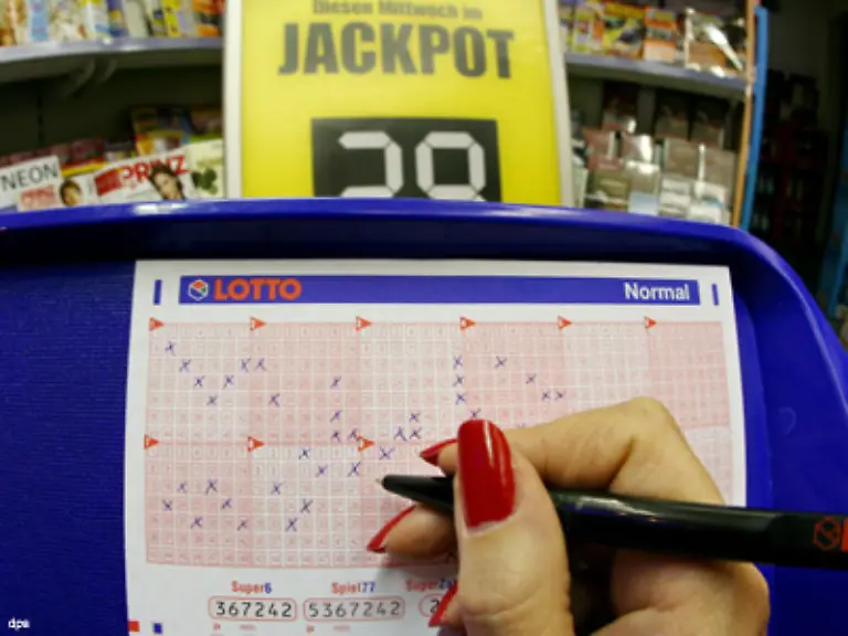 Wo-Sie-Ihre-Kreuzchen-machen-ist-Ihre-eigene-Entscheidung-Auf-jeden-Fall-viel-Glueck-denn-letzlich-ist-nichts-anderes-noetig