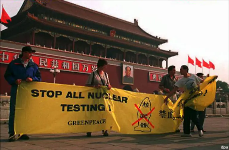 Auch-China-nimmt-bis-1996-noch-Versuche-vor-und-erntet-dafuer-internationale-Kritik