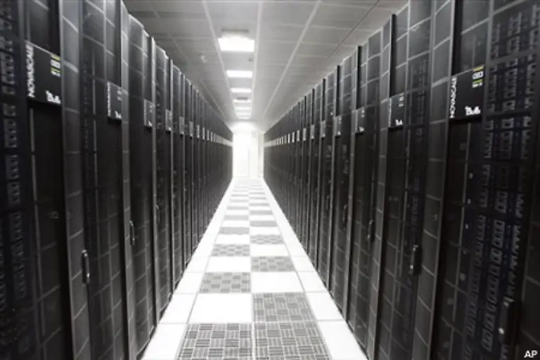 Dennoch-Das-Moratorium-hatte-bislang-gehalten-auch-wenn-Atomversuche-in-den-vergangenen-Jahren-noch-immer-stattfanden-als-Simulation-im-Computer-im-Bild-Das-Rechenzentrum-der-franzoesischen-Armee-suedlich-von-Paris