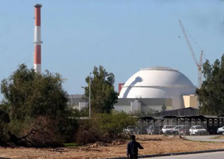 Und-nicht-nur-das-Auch-der-Iran-koennte-nach-Ansicht-vieler-Beobachter-bald-ueber-Moeglichkeiten-zum-Bau-von-Atombomben-verfuegen-im-Bild-iranische-Atomanlage-in-Buschehr
