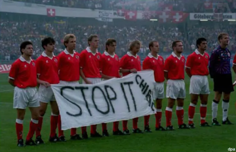 Doch-der-Protest-dem-sich-sogar-die-Schweizer-Fussball-Nationalmannschaft-anschliesst-ist-vergebens