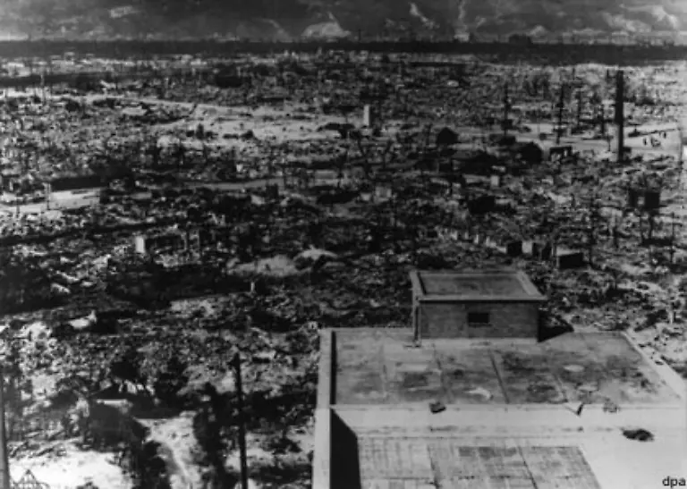 explodiert-am-6-August-1945-um-8-16-Uhr-Ortszeit-ueber-der-japanischen-Stadt-Hiroshima