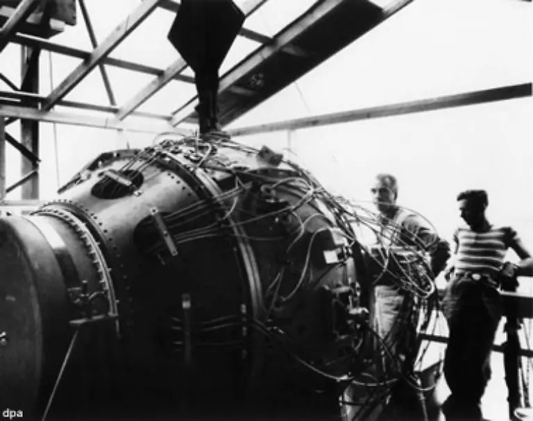 Nur-drei-Tage-spaeter-wird-die-dritte-Atombombe-gezuendet-Nicht-minder-zynisch-als-Little-Boy-wird-sie-von-den-US-Militaers-Fat-Man-Fetter-Mann-genannt