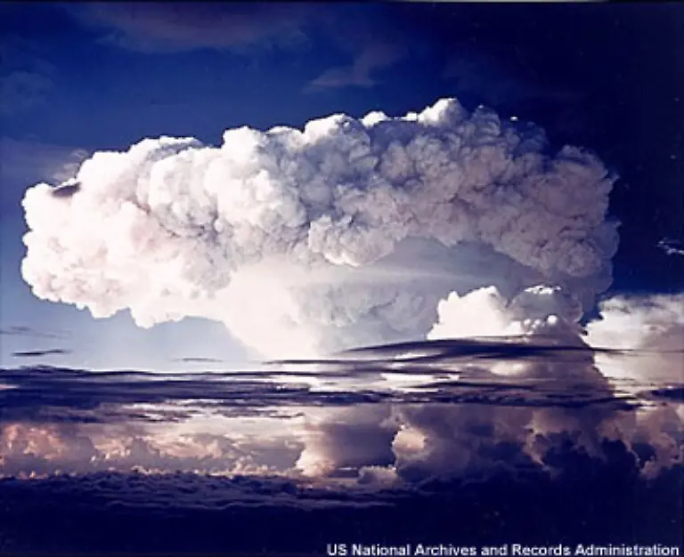 Die-Sprengkraft-von-Ivy-Mike-ist-etwa-500-mal-staerker-als-die-der-Atombombe-auf-Nagasaki