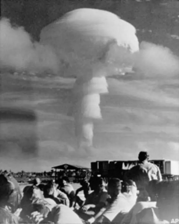 Auch-in-den-sechziger-Jahren-finden-noch-Atombombentests-der-USA-im-Pazifik-statt-auf-der-heute-zu-Kiribati-gehoerenden-Weihnachtsinsel-ebenso