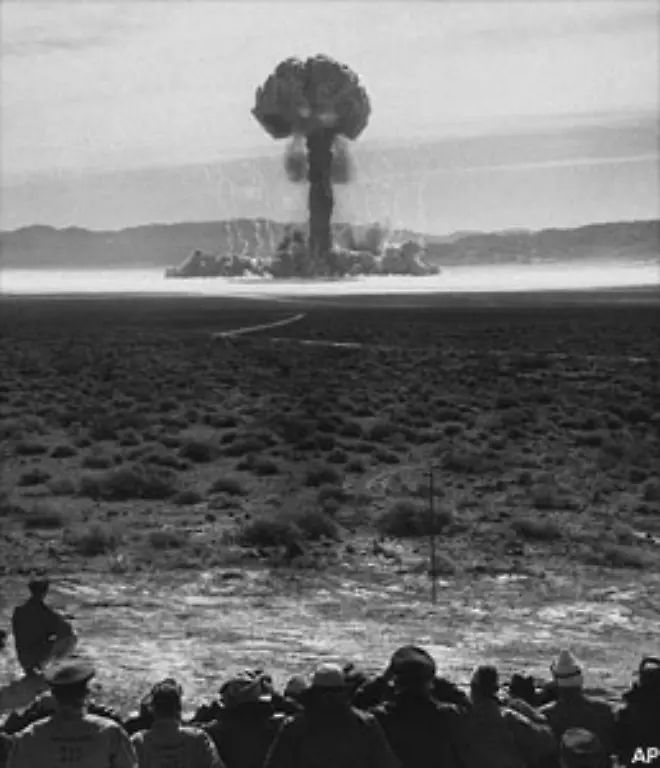 Doch-schon-zu-Beginn-der-fuenfziger-Jahre-hatten-die-USA-auch-im-Kernland-zu-Hause-die-Atomversuche-wieder-aufgenommen