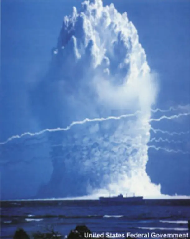 Bei-diversen-Testreihen-werden-hier-insgesamt-mehr-als-40-atomare-Sprengkoerper-gezuendet-ob-unter-Wasser-unter-oder-ueber-der-Erde