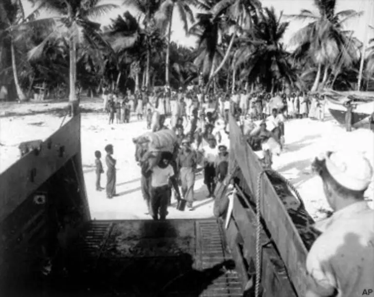 Das-zuvor-unter-japanischer-Verwaltung-stehende-Atoll-hatten-die-USA-im-Krieg-erobert-Die-167-Ureinwohner-werden-nach-dem-Beschluss-die-Inselgruppe-zu-Atomtestzwecken-zu-verwenden-evakuiert
