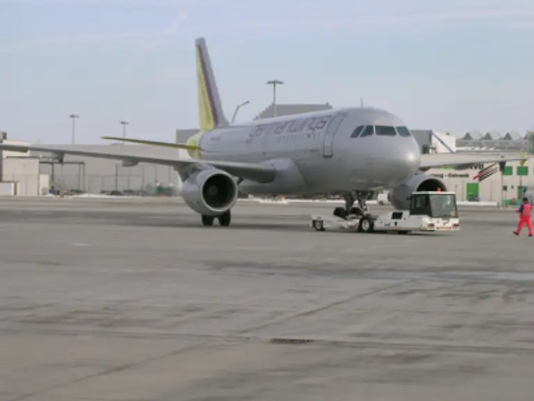 Aus-Angst-vor-dem-Unglueck-welches-das-Teufelsdutzend-herauf-beschwoert-gibt-es-in-vielen-Flugzeugen-keine-13-Sitzreihe-und-viele-Hotels-haben-kein-Zimmer-mit-der-Nummer-13