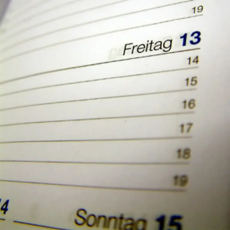 Jedes-Jahr-gibt-es-also-mindestens-einen-Freitag-den-13-Der-seltenste-Tag-ist-uebrigen-Mittwoch-der-31-Er-kommt-nur-398-Mal-in-400-Jahren-vor-Und-nicht-in-allen-Laendern-ist-der-Freitag-der-13-ein-Unglueckstag