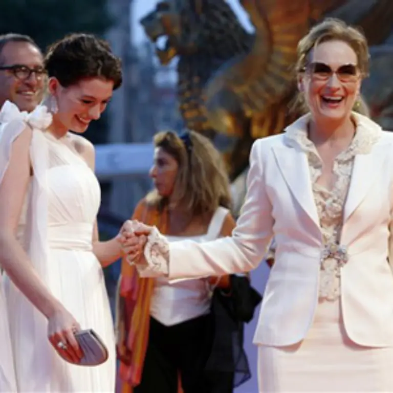 Ich-bete-sie-an-sie-toleriert-mich-scherzt-die-23-Jaehrige-ueber-die-Dreharbeiten-mit-ihrer-grossen-Kollegin