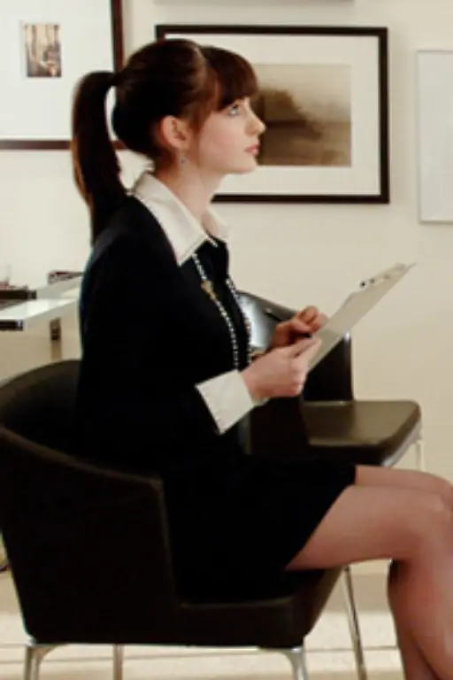 Andrea-lernt-die-Spielregeln-im-Haifischbecken-der-Modewelt-und-trifft-dennoch-eine-Happy-End-Entscheidung