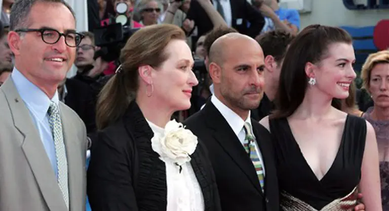 Wenn-wir-alle-meinen-dass-wir-nichts-Anstaendiges-zum-Anziehen-im-Kleiderschrank-haben-dann-ist-die-Fashionwelt-erfolgreich-sagt-Regisseur-Frankel-links