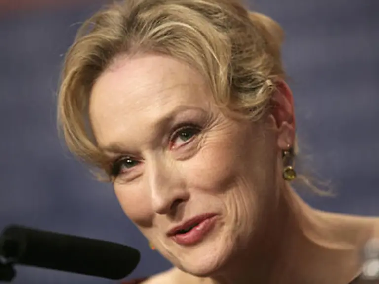 Wohltuend-bei-Meryl-Streep-Aelterwerden-ist-fuer-weibliche-Hollywoodstars-gemeinhin-ein-Tabu-Falten-werden-weggespritzt-Brueste-gestrafft-das-Haar-gefaerbt