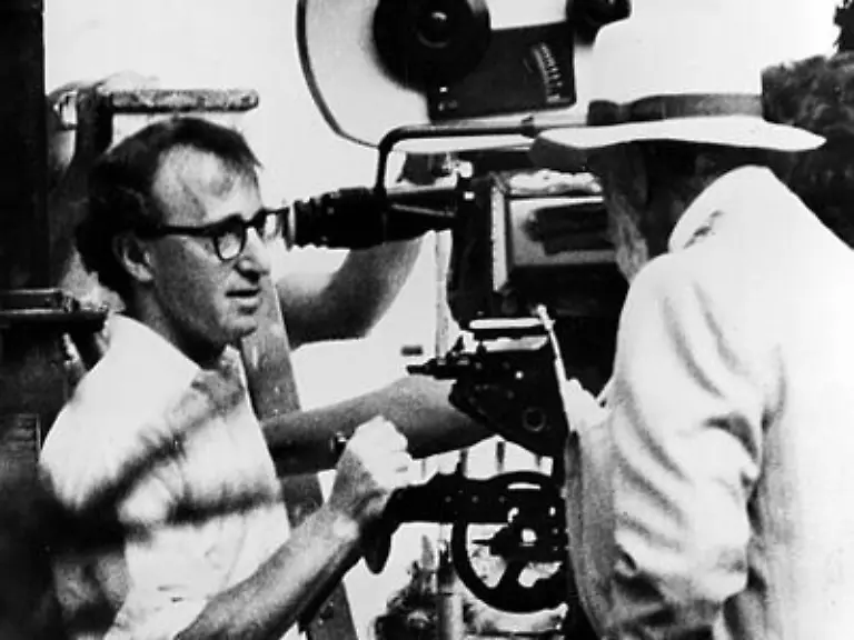 Doch-nur-in-ihrem-ersten-grossen-Durchbruch-lagen-Humor-und-Tragik-so-nah-beieinander-wie-diesmal-das-war-1978-in-Manhattan-mit-Woody-Allen