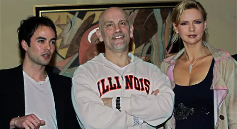 Der-in-Paris-geborene-und-in-Deutschland-lebende-Sohn-war-zuletzt-in-Klimt-zu-sehen-links-mit-John-Malkovich-und-Veronica-Ferres