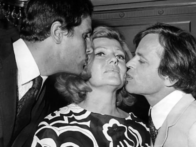 Erste-Buehnenerfahrung-sammelte-Kinski-nach-dem-Krieg-in-einem-britischen-Gefangenenlager-Mit-Versen-von-Franois-Villon-oder-Arthur-Rimbaud-zog-der-junge-Kuenstler-dann-in-den-50er-Jahren-durch-die-Lande