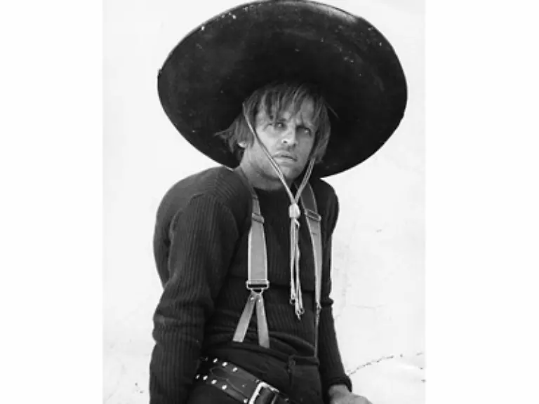 Er-drehte-an-die-200-Filme-von-denen-er-nach-eigener-Aussage-viele-zum-Kotzen-fand-Er-trat-in-Italo-Western-Fuer-ein-paar-Dollar-mehr-und-in-Hollywoodkomoedien-Buddy-Buddy-auf