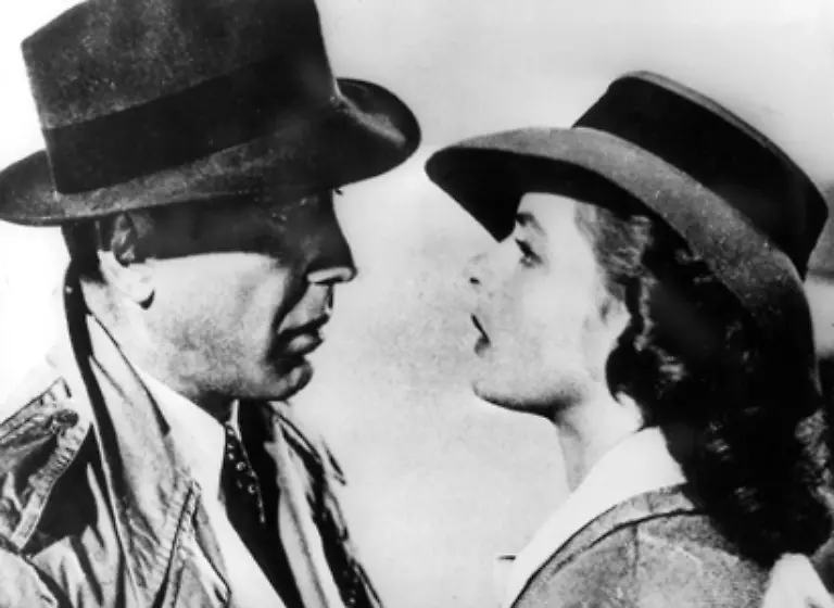 In-den-unzaehligen-Faechern-befanden-sich-unter-anderem-Filmklassiker-wie-Casablanca