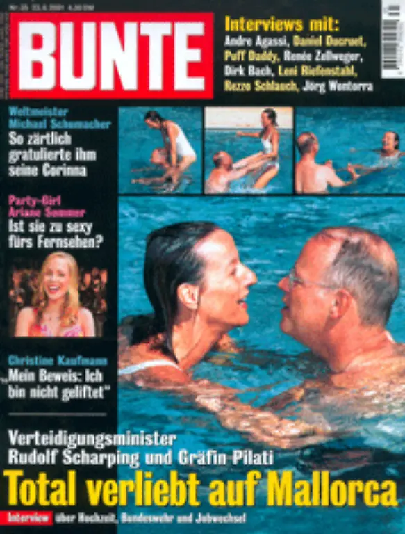 Rudolf-Scharping-wird-dagegen-zum-Skandal-Minister-Die-Urlaubsfotos-mit-seiner-Lebenspartnerin-Graefin-Kristina-Pilati-kurz-vor-dem-Mazedonien-Einsatz-der-Bundeswehr-bleiben-noch-ohne-Folgen-doch-seine-Verstrickung-in-die-Finanzaffaere-um-den-PR-Berater-Moritz-Hunzinger-kostet-ihn-das-Amt