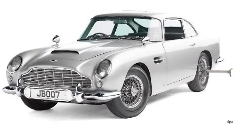 Die-Wumme-haben-wir-ja-schon-weiter-vorn-gesehen-bleibt-noch-der-fahrbare-Untersatz-In-Casino-Royale-faehrt-Craig-Bond-wieder-Aston-Martin