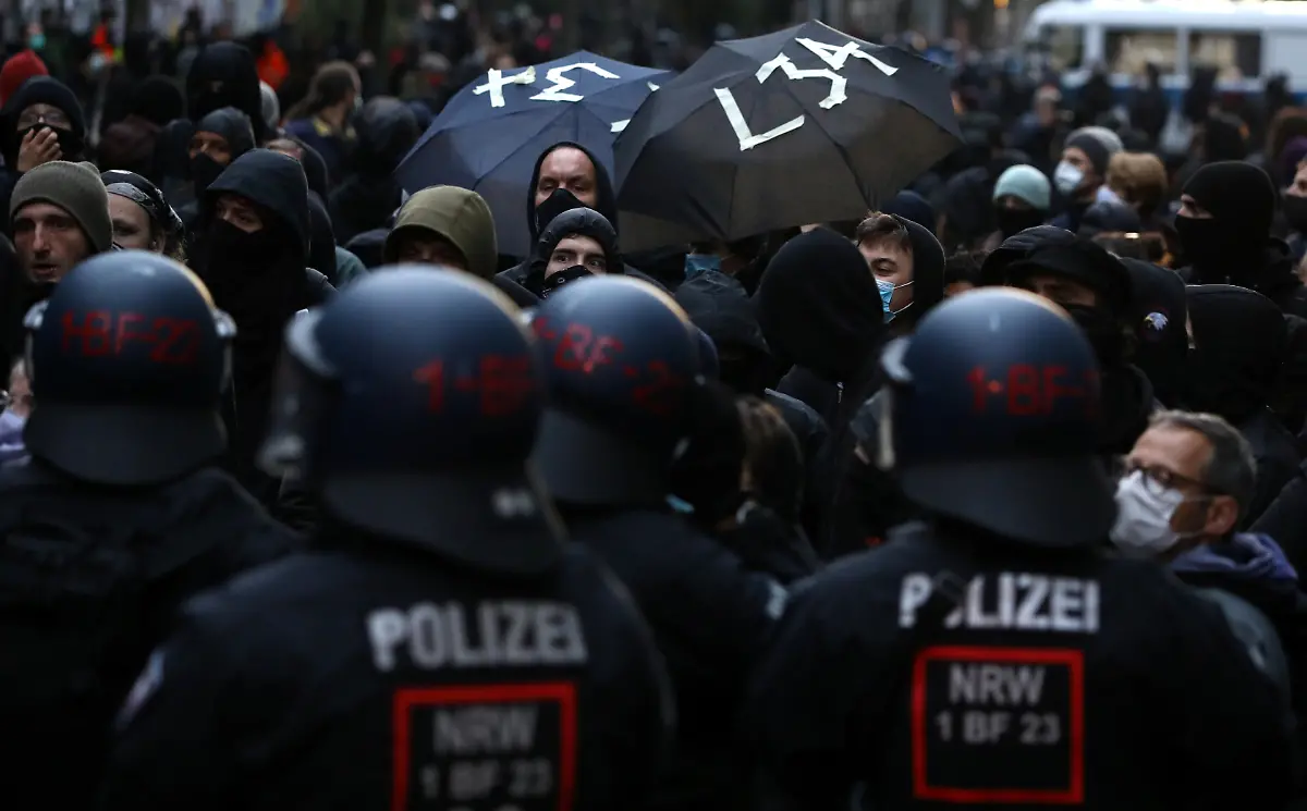 2020-10-09T052550Z-1776235838-RC2TEJ9BHR1Q-RTRMADP-3-GERMANY-FARLEFT