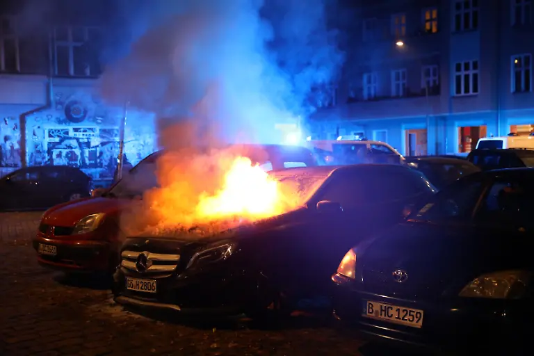 2020-10-09T043752Z-1001611594-RC2SEJ9W9XU9-RTRMADP-3-GERMANY-FARLEFT