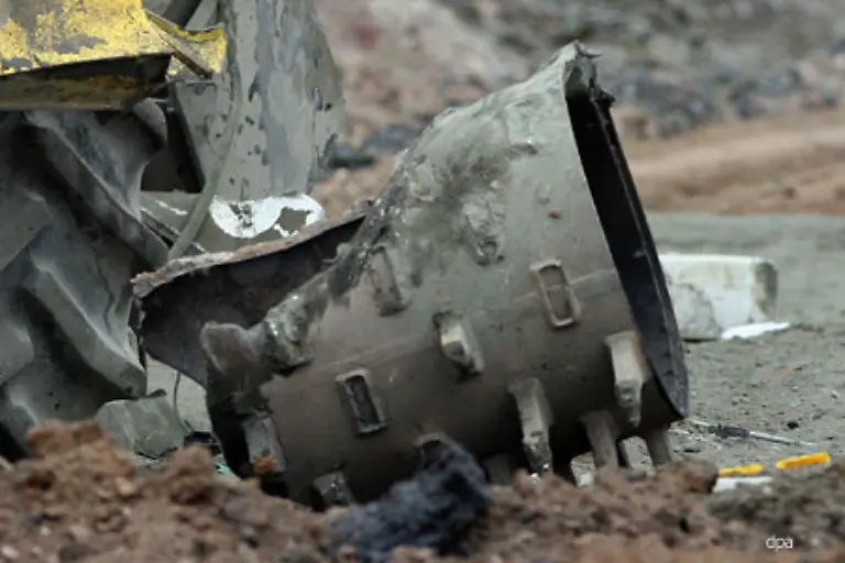 Der-Fraeskopf-der-Bau-Maschine-total-zerstoert