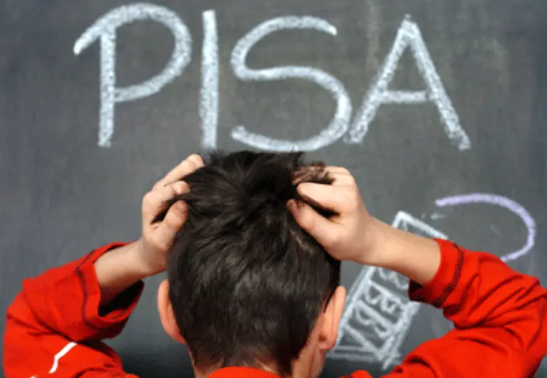 Vier-Milliarden-Euro-locker-macht-die-Regierung-dagegen-fuer-ein-Programm-zur-Foerderung-der-Ganztagsschulen-Nach-dem-Schock-durch-die-Ergebnisse-der-Pisa-Studie-rueckt-das-Thema-Bildung-parteiuebergreifend-immer-staerker-ins-Rampenlicht