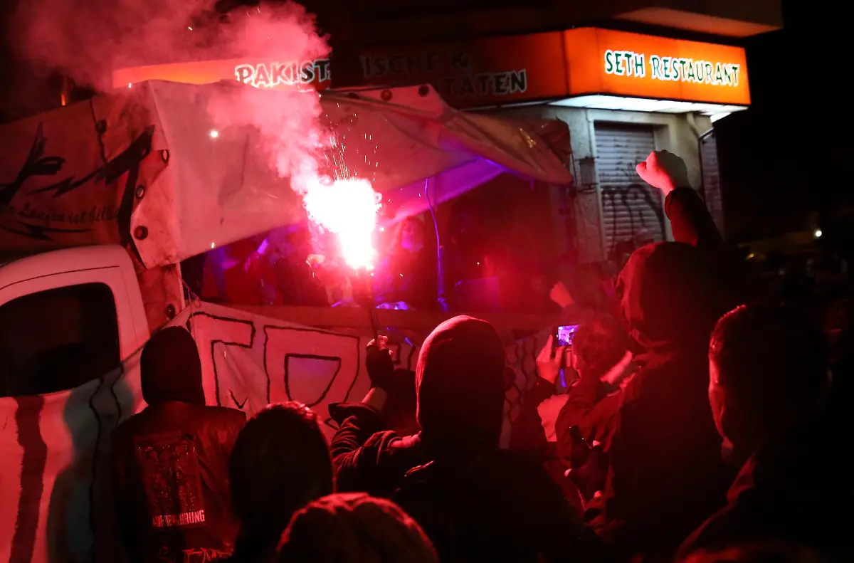 2020-10-08T200246Z-272133656-RC2KEJ9MCH6L-RTRMADP-3-GERMANY-FARLEFT