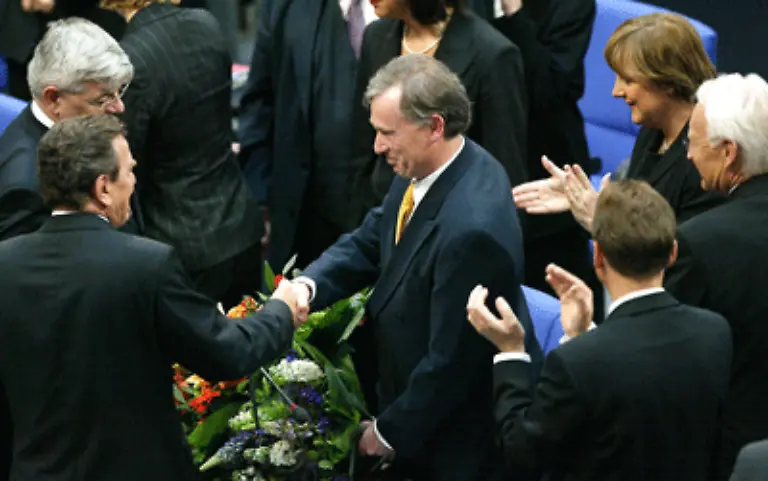 Rot-Gruen-muss-immer-mehr-Niederlagen-einstecken-Im-Mai-2004-setzt-die-Union-bei-der-Wahl-des-Bundespraesidenten-ihren-Kandidaten-Horst-Koehler-durch