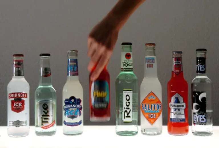 Etwa-die-Haelfte-aller-Jugendlichen-zwischen-14-und-16-Jahren-konsumieren-regelmaessig-alkoholische-Getraenke