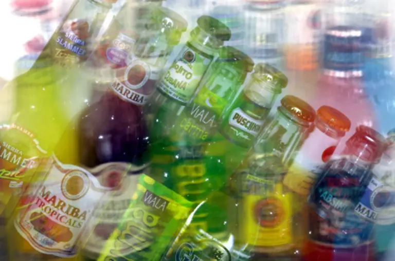 Die-Bundesregierung-hat-auf-diese-alarmierenden-Zahlen-im-Jahr-2004-reagiert-und-die-Alcopops-mit-einer-Sondersteuer-belegt