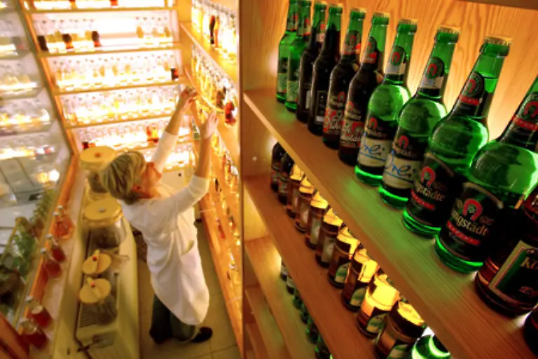 Alkoholische-Getraenke-werden-meist-industriell-hergestellt