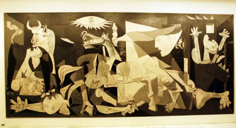 Das-grossformatige-Gemaelde-3-49-mal-7-76-Meter-entstand-unter-dem-Eindruck-der-Zerstoerung-der-gleichnamigen-baskischen-Stadt-durch-die-deutsche-Legion-Condor-waehrend-des-Spanischen-Buergerkriegs-1936-1939