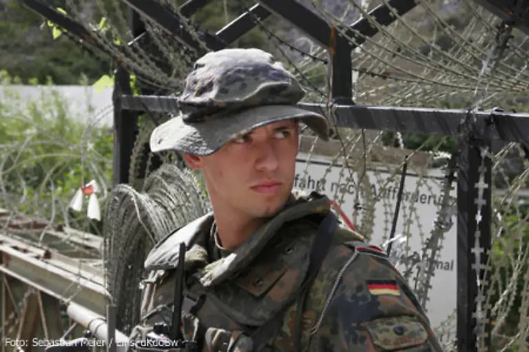 Zusaetzlich-kuemmern-sich-die-Soldaten-um-die-Instandsetzung-zerstoerter-Strassen-und-Bruecken