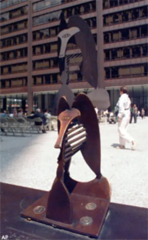 1-200-Skulpturen-und-30-000-Grafiken