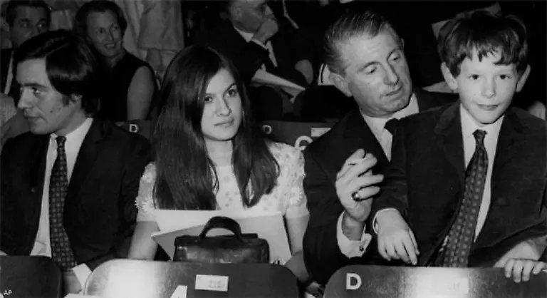 Picasso-hatte-vier-Kinder-Im-Bild-Sohn-Claude-Tochter-Paloma-und-der-aeltere-Sohn-Paul-mit-seinem-eigenem-Kind-Bernard