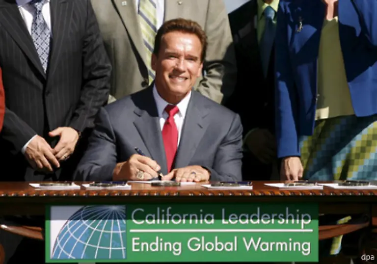 Zuletzt-unterzeichnete-Schwarzenegger-das-bisher-schaerfste-Gesetz-in-den-USA-zur-Reduzierung-von-Treibhausgasen-Wir-muessen-alles-dafuer-tun-die-globale-Erwaermung-aufzuhalten-bevor-es-zu-spaet-ist-sagte-er-bei-der-Unterzeichnungs-Zeremonie