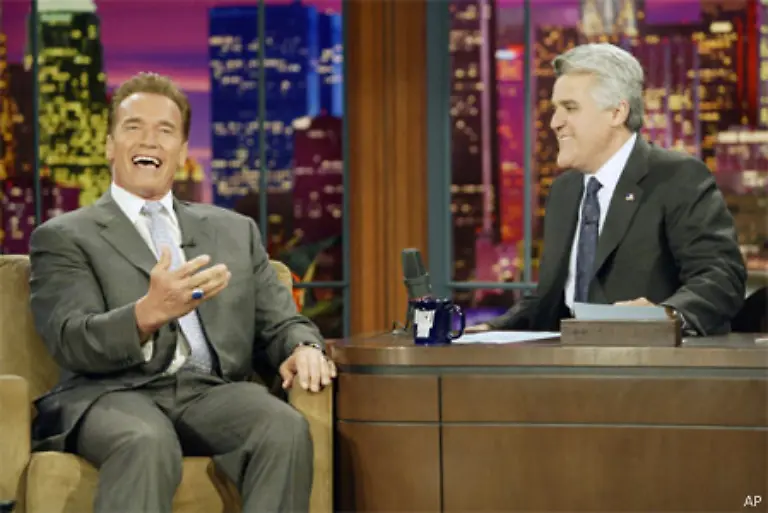 In-der-Tonight-Show-mit-Talkmaster-Jay-Leno-uebte-er-scharfe-Kritik-an-der-Irak-Politik-von-Praesident-Bush-und-sagte-im-Irak-seien-eine-Menge-Fehler-gemacht-worden-Zugleich-draengte-der-Republikaner-auf-eine-schnelle-Strategie-fuer-den-Abzug-der-Truppen