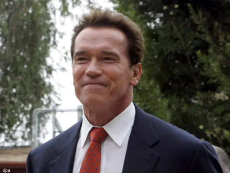 Mich-mit-George-Bush-in-Verbindung-zu-bringen-ist-so-als-ob-man-mich-mit-einem-Oscar-in-Verbindung-bringt-scherzte-der-fruehere-Action-Star-dann-noch