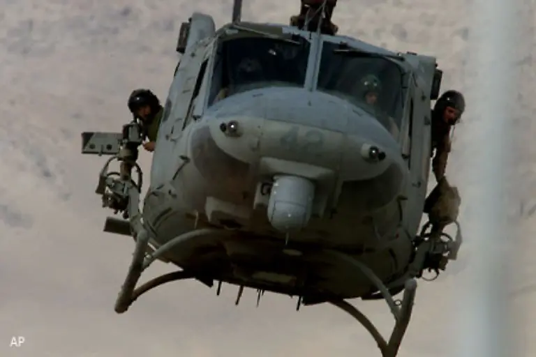 Ein-US-amerikanischer-Hubschrauber-ueber-Afghanistan-Ein-Bild-aus-dem-Jahr-2001