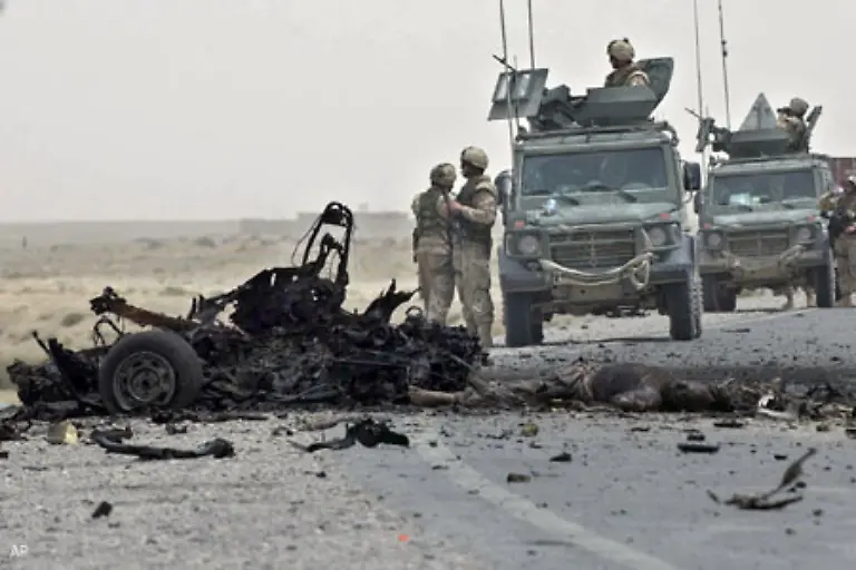 Fast-taeglich-gibt-es-Meldungen-ueber-Selbstmordanschlaege-auf-die-Soldaten-der-Operation-Enduring-Freedom-darunter-auch-deutsche-Einheiten