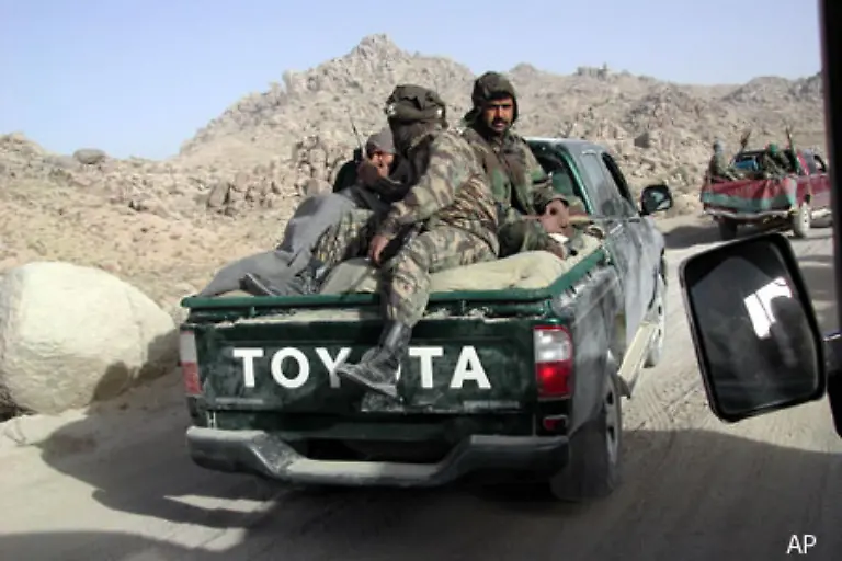 Ein-Grund-neben-der-zunehmenden-Wiedererstarkung-der-Taliban-sind-die-Warlords-die-mit-ihren-Maennern