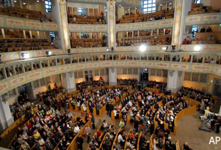 Das-im-Zweiten-Weltkrieg-zerstoerte-Gotteshaus-war-seit-1994-wiedererrichtet-und-am-30-Oktober-2005-geweiht-worden