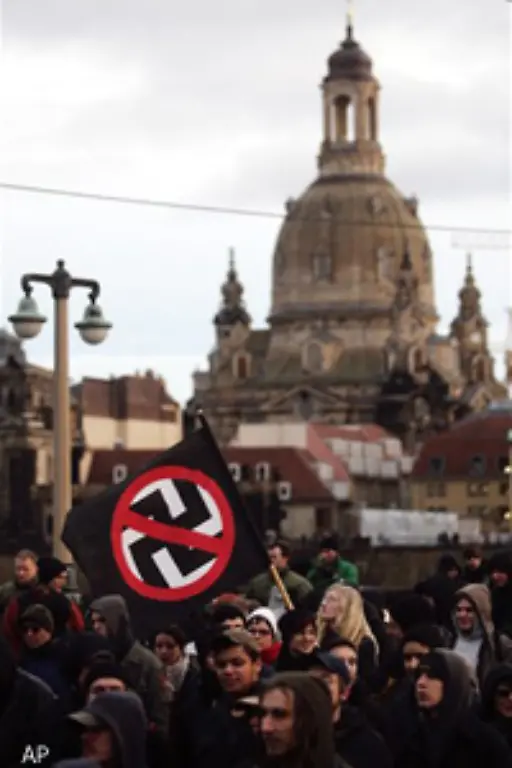 Die-Skinheads-kommen-immer-noch-aber-die-autonome-Szene-ueberlaesst-ihnen-das-Feld-nicht-kampflos-Gegendemonstrationen-sind-keine-Seltenheit