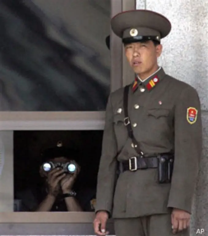 Begruendet-wird-diese-Politik-mit-der-wachsenden-Bedrohung-durch-den-USA-Imperialismus-und-seiner-suedkoreanischen-Helfershelfer